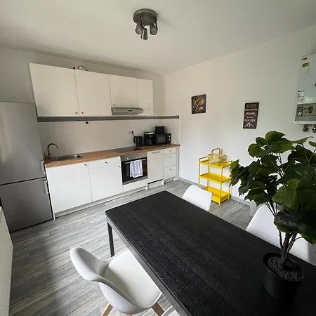Apartment Schoene In Der Naehe Bunter Garten Mg21